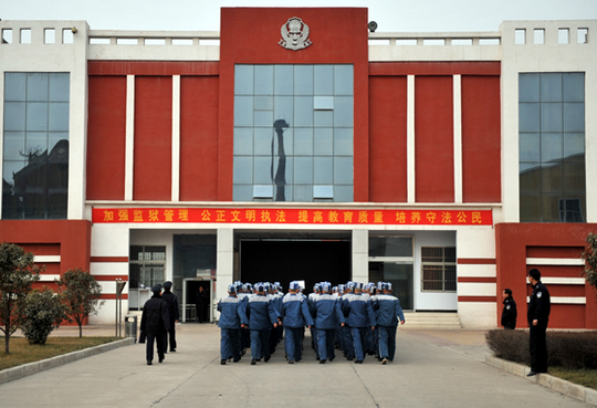 河南省三监狱新建服装厂 半圆管来助力